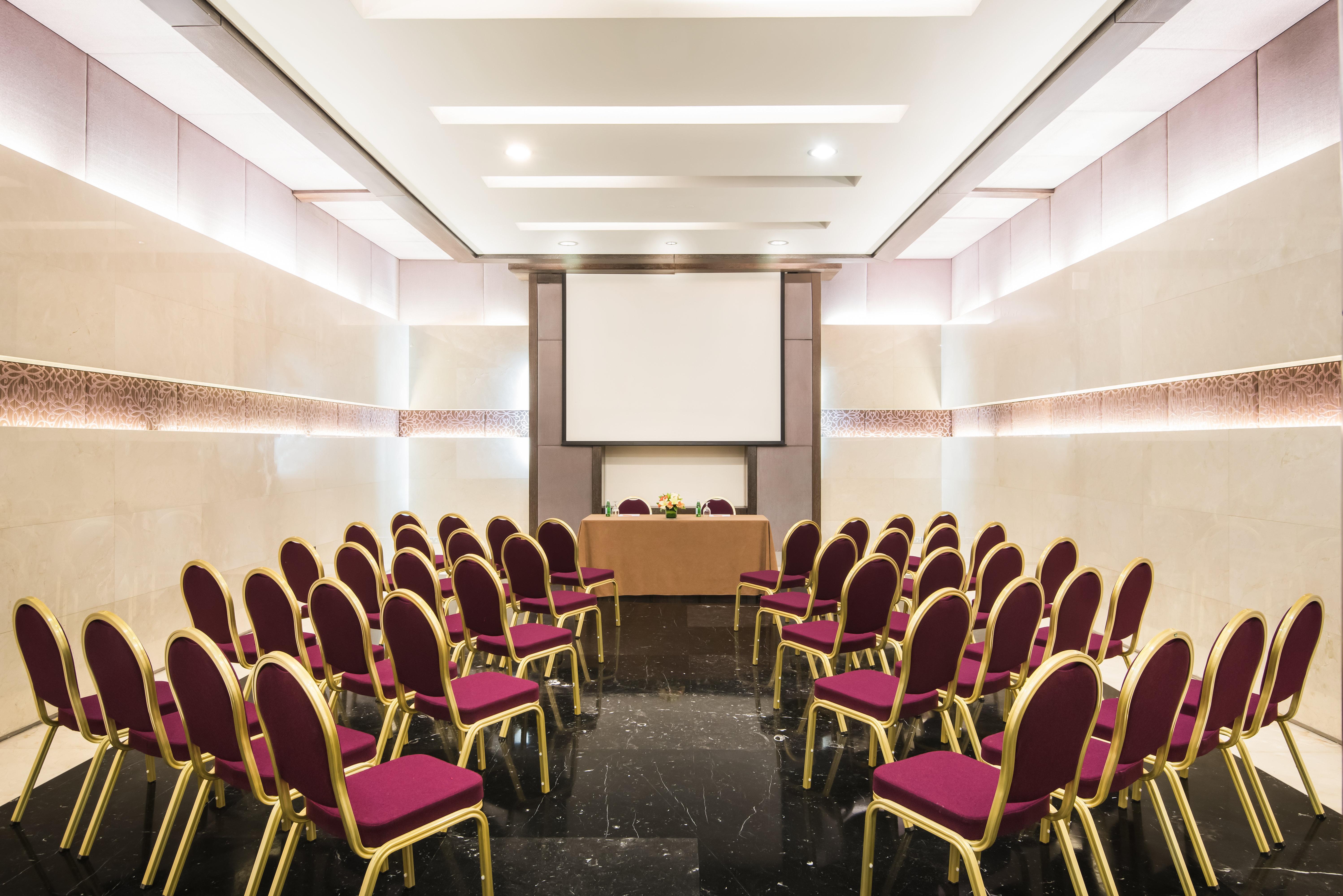 Crowne Plaza By Ihg 5*
