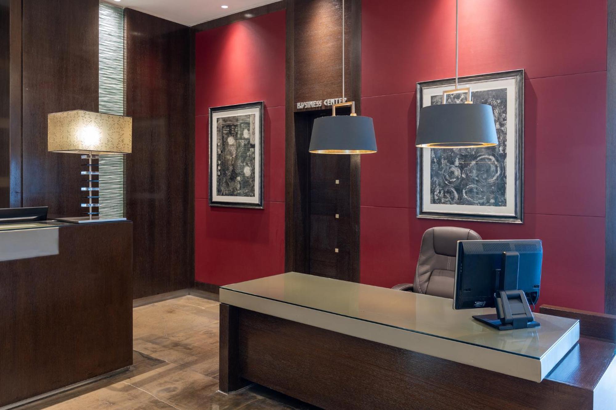 Crowne Plaza By Ihg Hotel