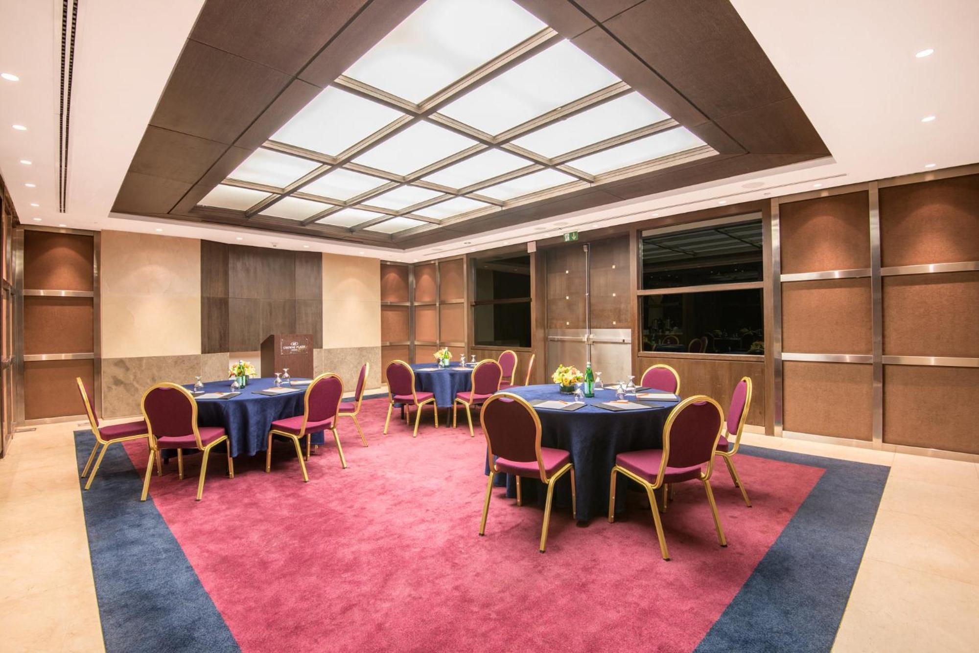 Crowne Plaza By Ihg