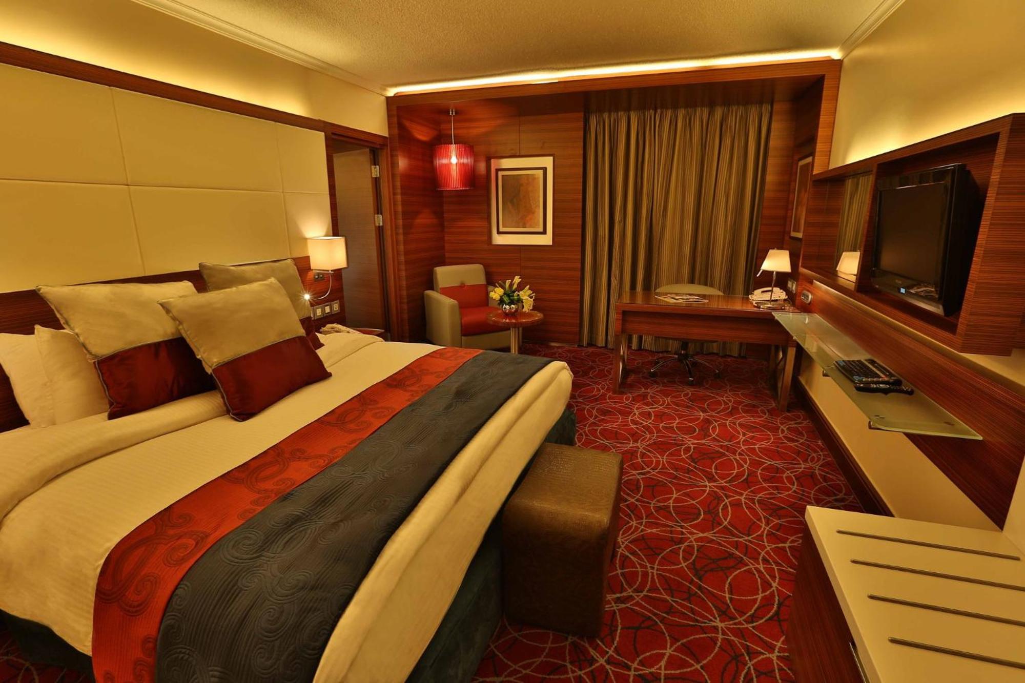 Crowne Plaza By Ihg Hotel 5*