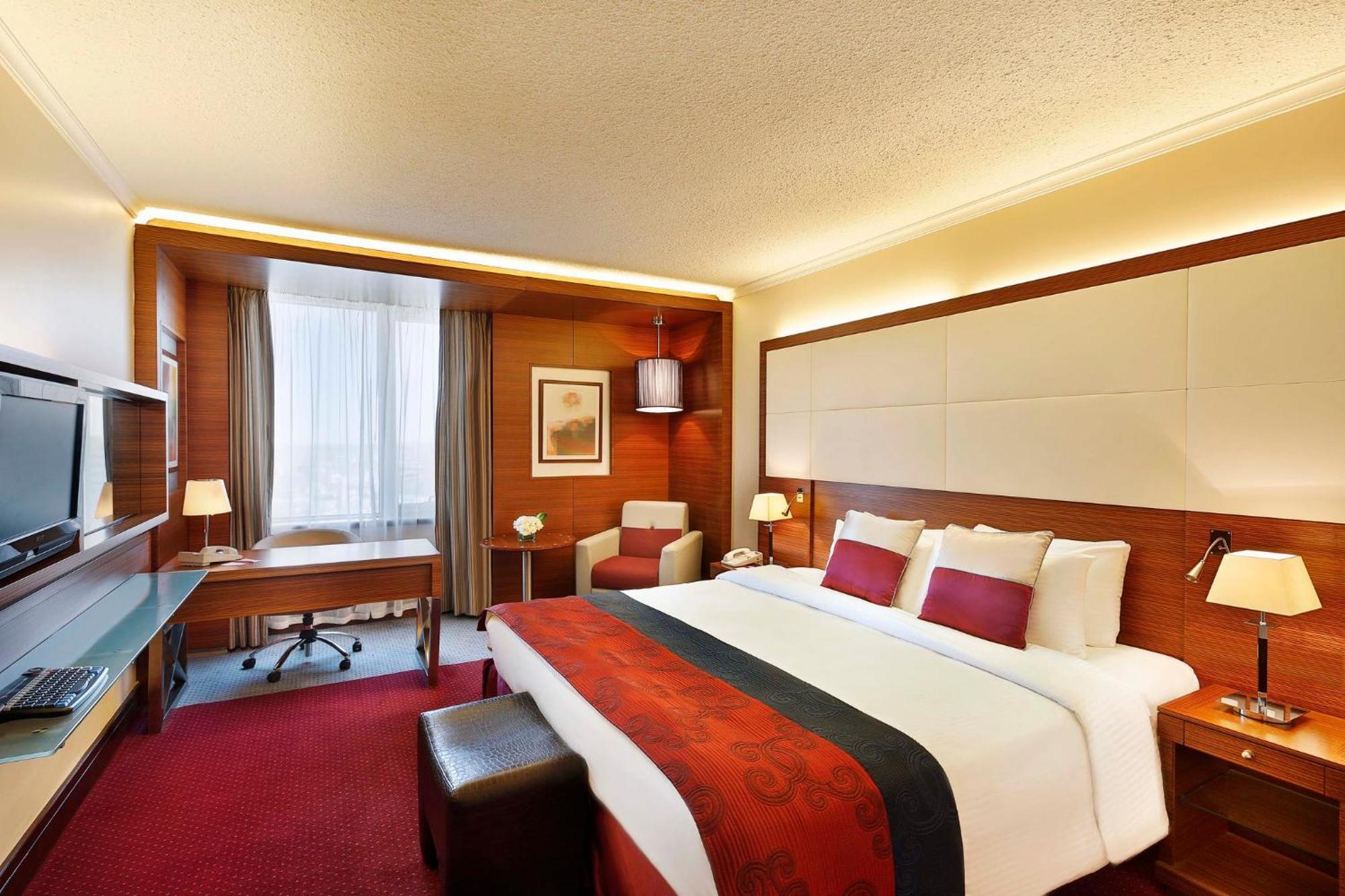Crowne Plaza By Ihg 5*